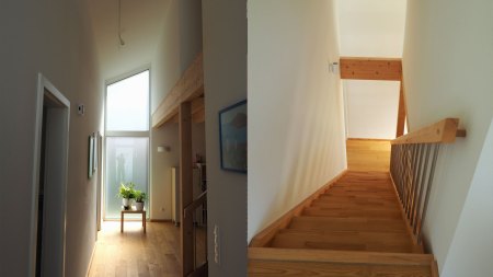 Holztrappe und bodentiefes Fenster