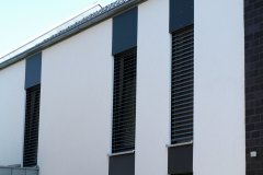 Fassadendetail mit Raffstore