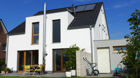 Einfamilienhaus in Münster mit weißer Putzfassade